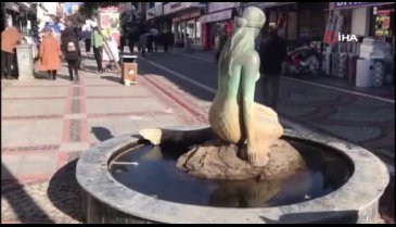 Edirne kuru ayaza teslim oldu, havuzlar dondu