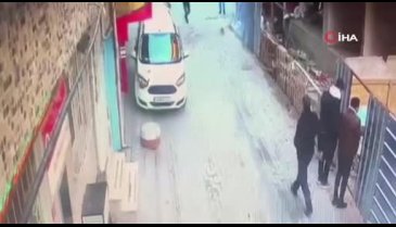 İstanbul'da arkadaşının başını keserek aşağı attı! Yeni görüntü ortaya çıktı