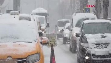 Van'da birçok yerleşim yerinin yolu ulaşıma kapandı