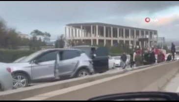 Kocaeli'de 4 araçlı zincirleme kaza: 1 ölü, 1 yaralı