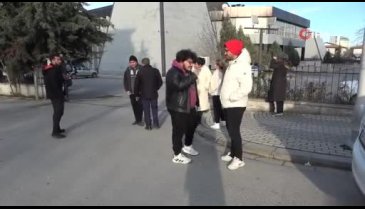 Malatya'da depremde panikleyerek evin balkondan atlayan çocuk yaralandı