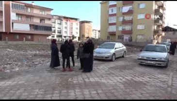 5.2'lik depremle sarsılan Malatyalılar sokaklara döküldü