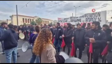 Yunanistan'da öğrenci ve eğitmenler özel üniversitelerin açılmasına karşı eylem düzenledi