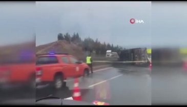 Osmaniye'de bariyerlere çarpan TIR viyadükte asılı kaldı