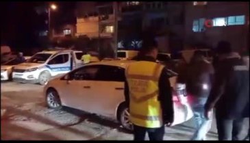 Bursa'da çok sayıda polisin katılımıyla Gemlik'te huzur operasyonu