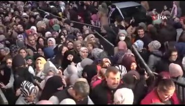 Bursa'da mağaza açılışında izdiham!