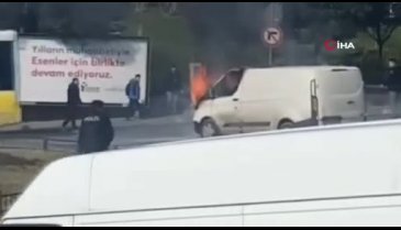 İstanbul Esenler'de seyir halindeki araç alev aldı