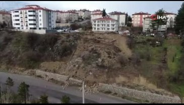 Karabük'te evlere yakın bölgedeki toprak kayması devam ediyor