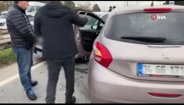 Kocaeli'de D-100'de 3 araçlık zincirleme kaza: 1 yaralı