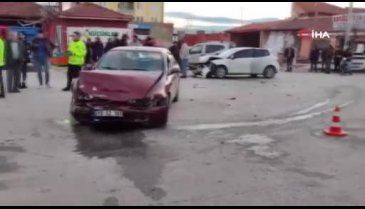 Çorum'da otomobiller çarpıştı: 3 yaralı
