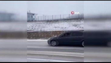 Bursa'da yollar buz tuttu, araçlar yolda kaldı