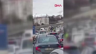 İstanbul'da 5 araç birbirine girdi!