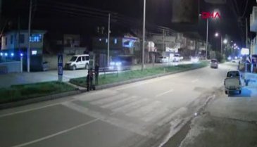 Adana'da arkadaşıyla şakalaşırken yola fırladı! Son görüntüsü oldu...