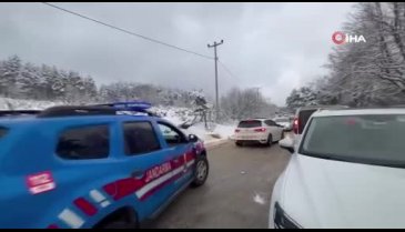 Bursa'da jandarma ekipleri yolda kalan araçlar için seferber oldu