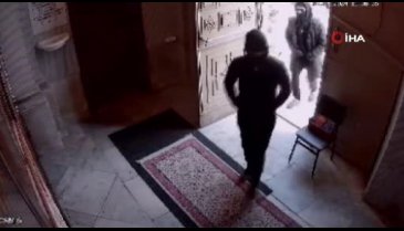 Saldırganların Santa Maria kilisesine girdiği o anlar kamerada