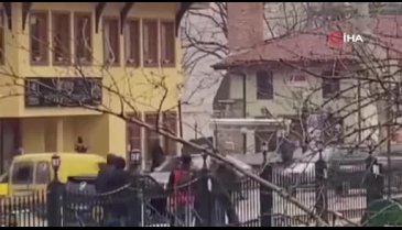 Bursa'da otomobil sürücüsü ile yaya arasında yol verme kavgası