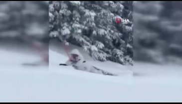 Bursa'da  Uludağ'a gelen tatilci telesiyejde dengesini kaybetti! Zirveye sürünerek çıktı