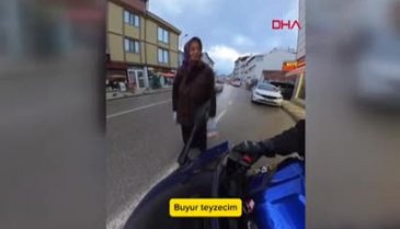 Bursa'da kadınla, ona yol veren motosikletlinin diyaloğu dikkat çekti