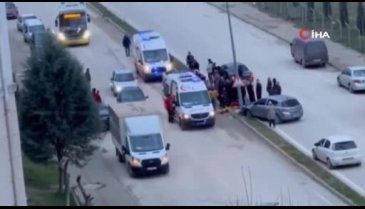 Bursa'da kontrolden çıkan otomobil yayalara çarptı: 1'i bebek 4 kişi yaralandı