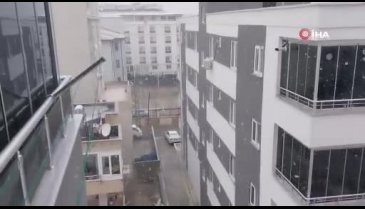 Mersin'de kar araçları yolda bıraktı