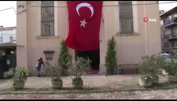 İstanbul'da vatandaşlar Santa Maria Kilisesi'ne gelerek taziye ziyaretinde bulundu