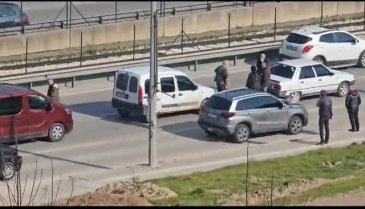 Bursa'da kaza! 3 araç birbirine girdi