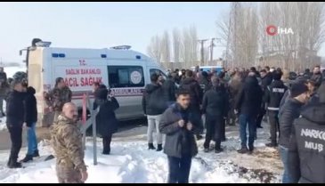 Muş'ta hayvan yüklü tıra tren çarptı! Ölü ve yaralılar var