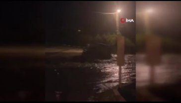 Bursa'da patlayan su borusuyla yollar göle döndü