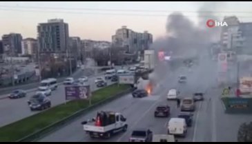 Bursa'da seyir halindeki otomobil yandı