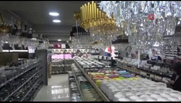 Bursa'da yeni mağaza açılışında uzun kuyruklar oluştu!