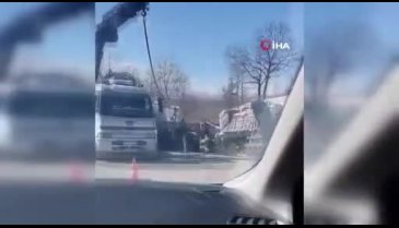 Bursa'da yem yüklü tır yoldan çıktı!