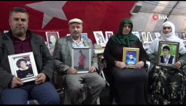 Diyarbakır'da evlat nöbetindeki ailelerden çocuklarına 'teslim ol' çağrısı