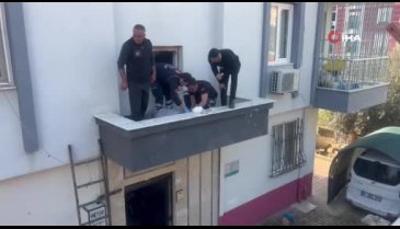 Antalya'da 2'nci kattan sundurmanın üzerine düşen yaşlı adam ağır yaralandı