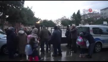 Edirne'de polisler okul önlerinde görev aldı