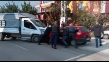Adana'da otomobil ile kamyonetin çarpışması sonucu 1 kişi yaralandı