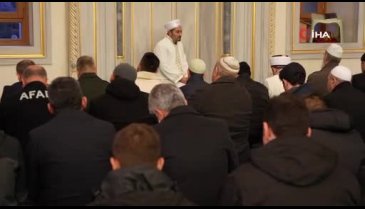 Depremde hayatını kaybedenler için sabah namazında dua edildi