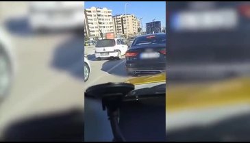 Bursa'da aracın kapısı açık yolculuk yaptılar
