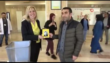 Uludağ Üniversitesi'nde dikkat çeken dönüşüm! Sigarayı getir kitabı al