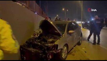 Bursa'da kamyonete çarpan otomobil savruldu!