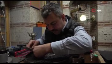Bursa'da 10 yıldır mesaisinden arta kalan zamanlarını usturlap yapmaya harcıyor