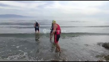İznik Gölü'ne bu kez Filistin'e destek için girdiler