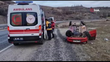 Çorum'da otomobil tarlaya uçtu! 2'si çocuk 3 yaralı