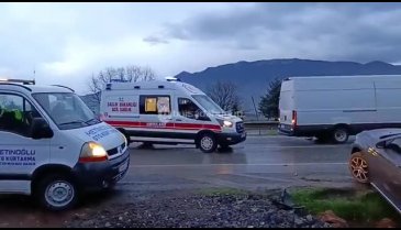 Bursa'da zincirleme kazada 2 polis yaralandı!