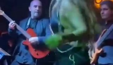 Selen Görgüzel'in çılgın dansı sosyal medyanın diline düştü!