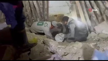 Şanlıurfa'da 2 katlı ev çöktü: 1 kişi enkaz altında kaldı