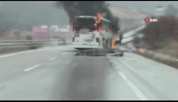 Kamyona çarpan otobüs alev topuna döndü