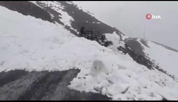 Şırnak'ta çığ nedeniyle kapanan yol ulaşıma açıldı