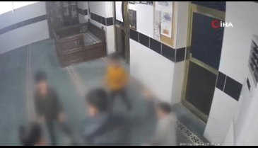 Diyarbakır'da camide skandal olay: Çocukları bıçakla uyardı!