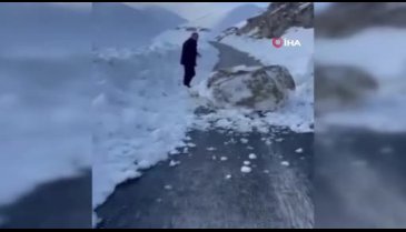 Hakkari'de seyir halindeyken ölümden kıl payı kurtuldular!