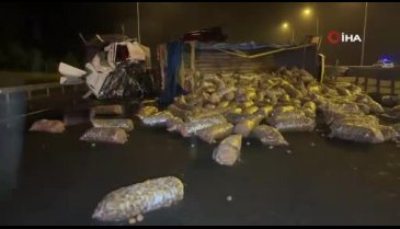 Patates yüklü kamyon devrildi: Bolu Dağı geçişi trafiğe kapandı